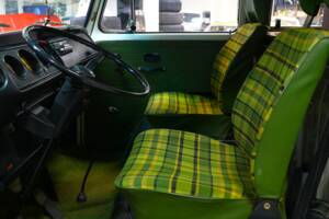 Bild 15/38 von Volkswagen T2b Camper (1974)