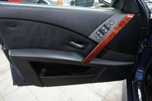 Image 39/45 of ALPINA B5 (2005)