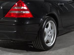 Image 11/25 de Mercedes-Benz SLK 230 Kompressor (1998)