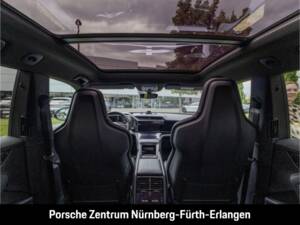 Image 24/50 of Porsche Cayenne S Electric (2026)