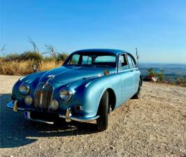Image 1/38 of Jaguar Mk II 2.4 (1968)