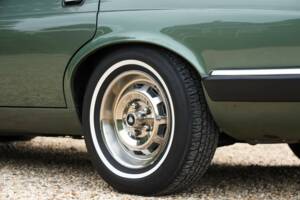 Image 36/50 of Jaguar XJ 6 4.2 (1985)