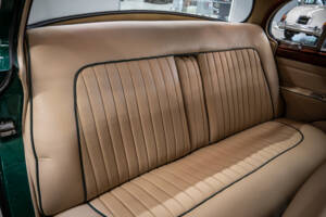 Image 23/32 of Jaguar Mk II 3.4 (1967)