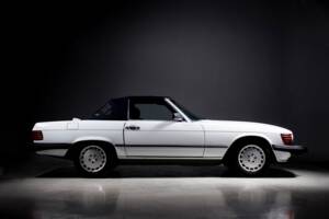 Bild 3/38 von Mercedes-Benz 560 SL (1986)