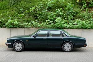 Image 6/77 de Jaguar XJ 40 (XJ-R) (1993)