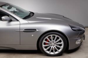 Bild 8/29 von Aston Martin V12 Vanquish (2001)