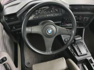 Bild 9/16 von BMW 320i (1991)
