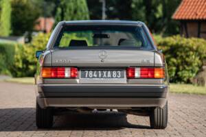 Immagine 15/73 di Mercedes-Benz 190 D 2.5 (1990)