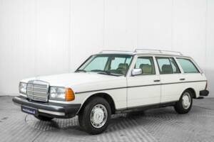 Bild 1/50 von Mercedes-Benz 300 D (1983)