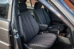 Immagine 34/73 di Mercedes-Benz 190 D 2.5 (1990)