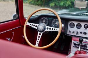 Immagine 7/50 di Jaguar E-Type 3.8 (1961)