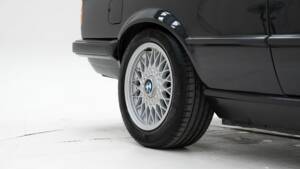 Image 14/15 de BMW 320i (1990)