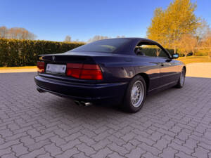 Image 14/69 of BMW 850i (1993)
