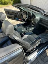 Immagine 8/11 di BMW 325i (1993)