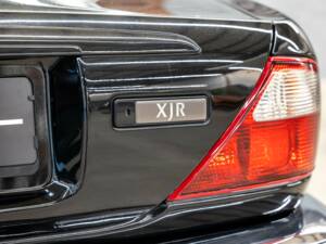 Bild 32/34 von Jaguar XJR 4.0 (2001)