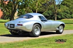 Image 9/31 de Jaguar E-Type (1968)