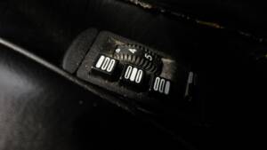 Image 12/30 de Mercedes-Benz E 220 (1995)