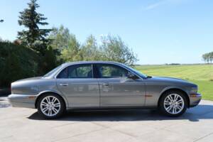 Image 42/50 of Jaguar XJ 8 4.2 (2004)