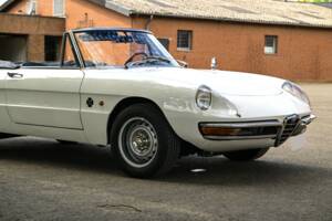 Image 63/66 of Alfa Romeo 1750 Spider Veloce (1968)