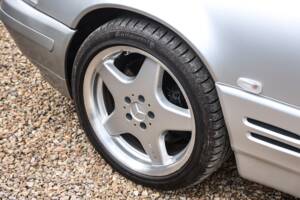 Image 28/43 of Mercedes-Benz SL 280 (2002)
