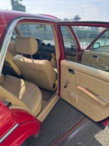 Image 24/65 of Mercedes-Benz 200 D (1982)