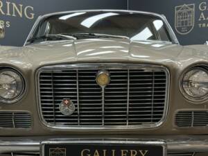 Bild 10/50 von Jaguar XJ 6 4.2 (1972)