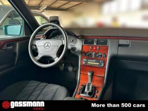 Imagen 5/12 de Mercedes-Benz E 220 Diesel (1997)
