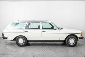 Bild 10/50 von Mercedes-Benz 230 TE (1984)