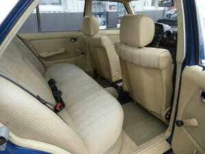 Imagen 11/21 de Mercedes-Benz 200 D (1984)