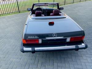 Image 12/32 de Mercedes-Benz 560 SL (1987)