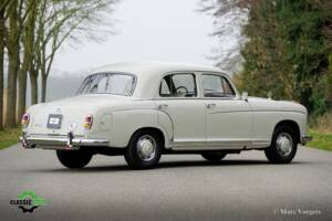 Bild 37/44 von Mercedes-Benz 220 S (1958)