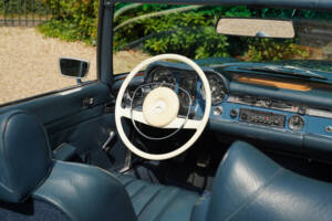 Image 10/50 of Mercedes-Benz 280 SL (1968)