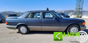 Imagen 2/10 de Mercedes-Benz 300 SE (1990)