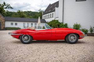 Image 12/33 of Jaguar E-Type 3.8 (1964)