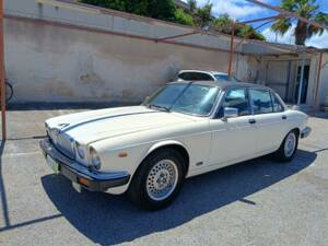 Image 12/50 of Jaguar XJ6 3.2 Sovereign (1983)