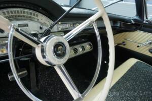 Image 43/77 of Ford Fairlane 500 Club Victoria (1958)