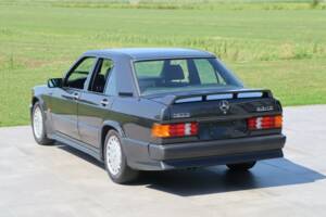 Immagine 2/50 di Mercedes-Benz 190 E 2.3-16 (1986)