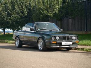 Bild 2/25 von BMW 320i (1990)