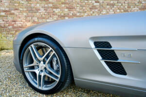 Image 13/50 of Mercedes-Benz SLS AMG (2011)
