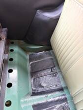 Image 22/24 of Morris Minor 1000 Traveller (1968)