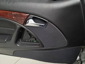 Image 22/50 of Mercedes-Benz SL 320 (1998)