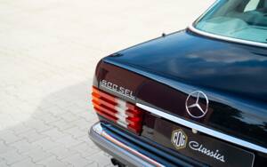 Image 15/72 de Mercedes-Benz 500 SEL (1984)
