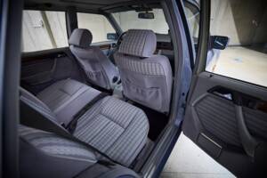 Image 81/100 of Mercedes-Benz 230 TE (1990)