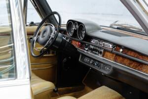 Immagine 33/50 di Mercedes-Benz 300 SEL 6.3 (1968)