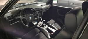 Image 3/100 of BMW 323i (1984)