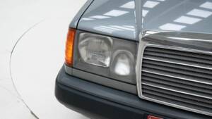 Imagen 10/15 de Mercedes-Benz 230 E (1988)