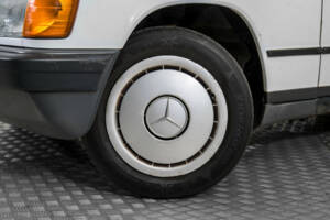 Bild 4/50 von Mercedes-Benz 190 D (1985)