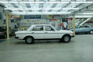 Bild 13/50 von Mercedes-Benz 230 (1977)
