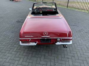 Image 5/36 of Mercedes-Benz 250 SL (1968)