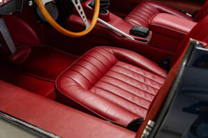 Image 22/36 of Jaguar E-Type (1969)